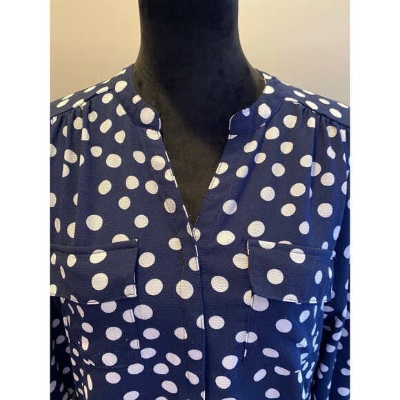 Roz & Ali Blouse Size Medium Navy White Polka Dot Top Ruching Sides Flowy - Picture 3 of 11